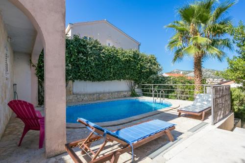 Family friendly apartments with a swimming pool Seget Vranjica Trogir - 14409 - image 4