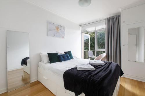 Boutique Beauty with Balcony in St Kilda East