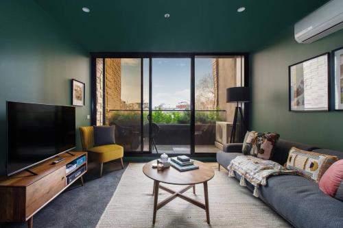 Evergreen Oasis - Poolside Living on Stanley Street - image 4