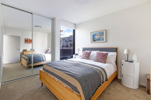 Contemporary Comfort between Fitzroy and Carlton