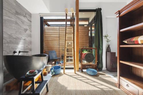 One-Bedroom Apartment image 6