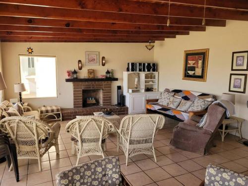 CASA MARBELLA 4BR 2BA Private Beach-Front Home in Lengueta Arenosa