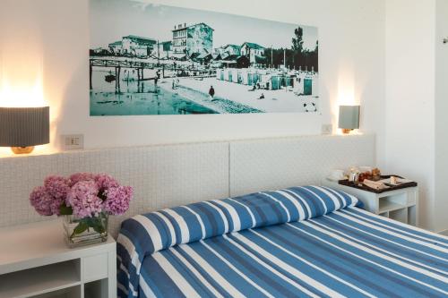 Double Room with Balcony and Sea View room in Albergo alla Spiaggia