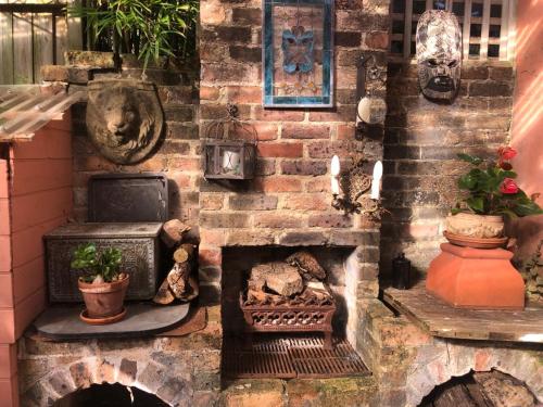 Historic secluded garden cottage