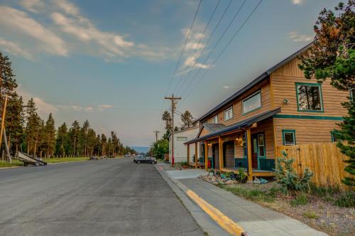 Barnes on Boundary Unit A in West Yellowstone, USA