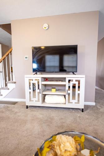 LUX - Downtown Oasis - Pool Table! Free Parking! in Lexington, USA