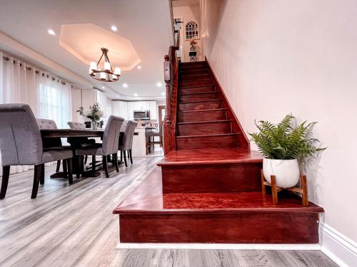 Cheerful & Modern Home w/ a Walkout Deck Area in Fort Washington