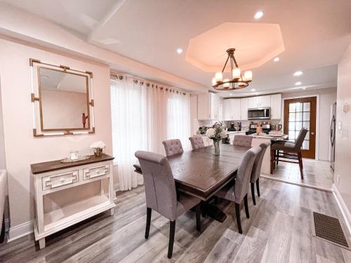 Cheerful & Modern Home w/ a Walkout Deck Area in Fort Washington