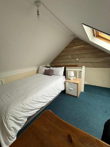 Shared House in Chakeshill Drive Room Type - Budget Double Room