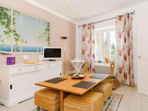 Gîte au Domaine du Château Rouquette - Proche Mer et Vignes à Narbonne-Plage - FR-1-409-177 (Charmant gite de 55 m² au cœur d'un domaine viticole a 2 km de Narbonne-Plage, ideal pour 5 pers. - ) in Narbonne