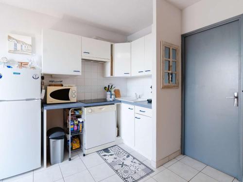 Studio cabine avec piscine et vue port à Gruissan - FR-1-409-199 (Studio cabine avec piscine et vue port a Gruissan - FR-1-409-199) in 格呂伊桑市中心