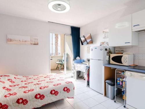 Studio cabine avec piscine et vue port à Gruissan - FR-1-409-199 (Studio cabine avec piscine et vue port a Gruissan - FR-1-409-199) in 格呂伊桑市中心