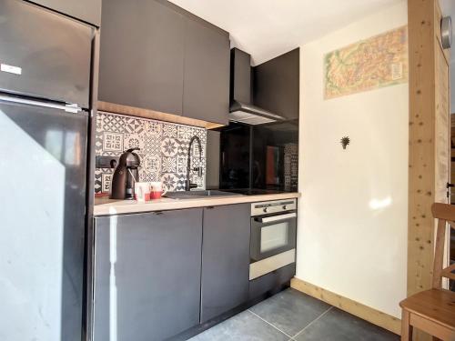 Chalet chaleureux avec jacuzzi et cheminée à Méribel - FR-1-688-64 (Chalet chaleureux avec jacuzzi et cheminee a Meribel - FR-1-688-64) in Les Allues