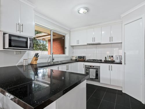 PRIVATE ROOM 1 and PRIVATE ROOM 3 beside Monash University in Clayton in كلايتون