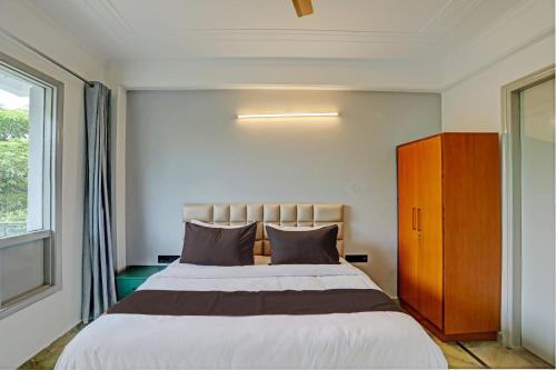 Deluxe Double Room with Balcony room in ROSWELL INN