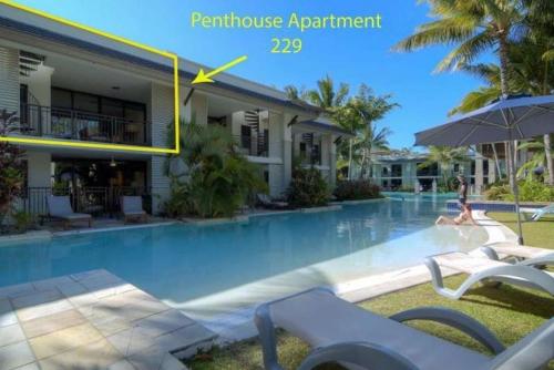 Port Douglas Private Apartments in Temple Over view