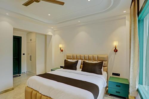 Superior King Room room in ROSWELL INN