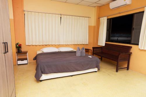 room detail thumbnail 2