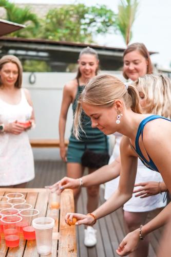 Surf & Party - Hostel Somewhere Else – Canggu, CO