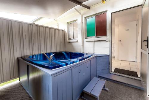 One Bedroom Unit with Outdoor Hot Tub  image 9