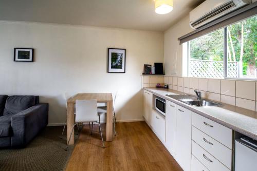 One Bedroom Unit with Outdoor Hot Tub  image 10