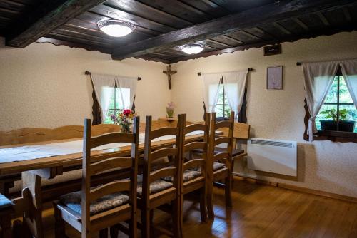 設施, Počitniška hiša Koča Dobnik (Pocitniska hisa Koca Dobnik) in 波霍列山區洛夫倫茨