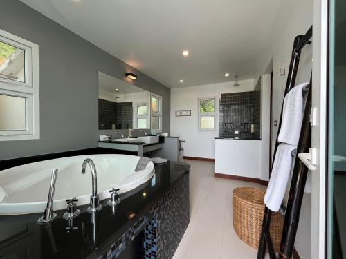 Krabi Beach House ( SHA Plus+) - 화장실