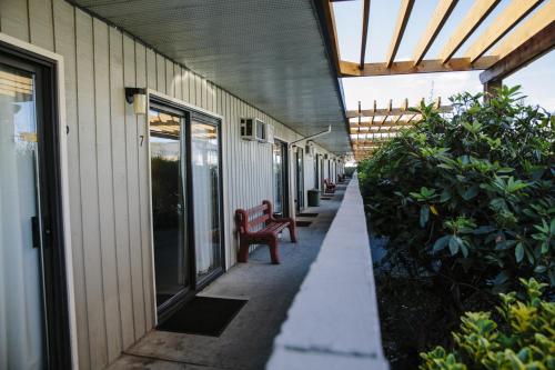 陽台/露台, 向西旅館及套房 (Westward Inn & Suites) in 蘭利