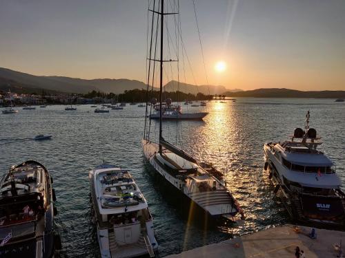 The Manessi City Boutique Hotel - Poros