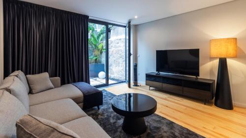 Premium 2BR Flat near Santa Catarina by LovelyStay, Porto