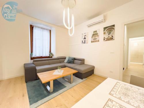  Piazza della Borsa 3B Tirabora Short Rent in Triest