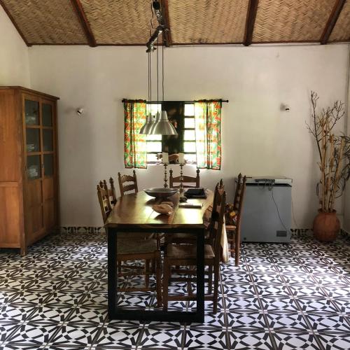 Restoran, Karamaluu Garden Lodge in Gunjur