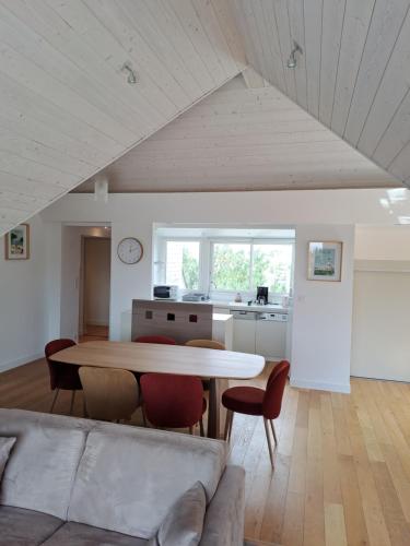 Family Apartment with Terrace and Sea View image 3