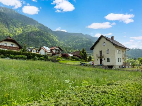  Holiday home in K tschach Mauthen with garden, Ferienwohnung in Laas