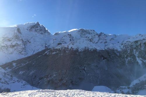 The chalet de la Meije - Facing the Plateau d'Emparis