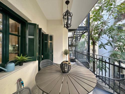 Coco by halu! : Neoclassical apt with balcony