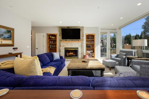 Trademark Condo Short Walk to Shuttle in Winter Park, USA