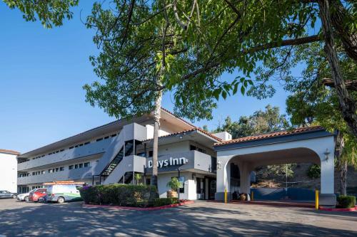 Days Inn by Wyndham Encinitas Moonlight Beach - image 3
