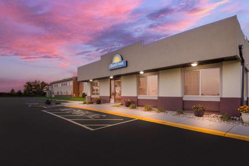 Days Inn by Wyndham Newton - image 9