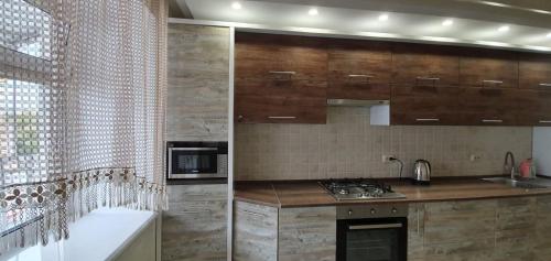 Затишна квартира біля парку Відродження in 捷爾諾波爾