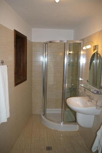 Art - M Gallery - image 11