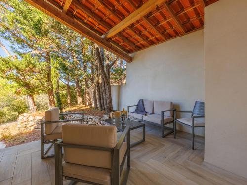 Holiday Home Les Garrigues d'Ozilhan - SHZ100 by Interhome