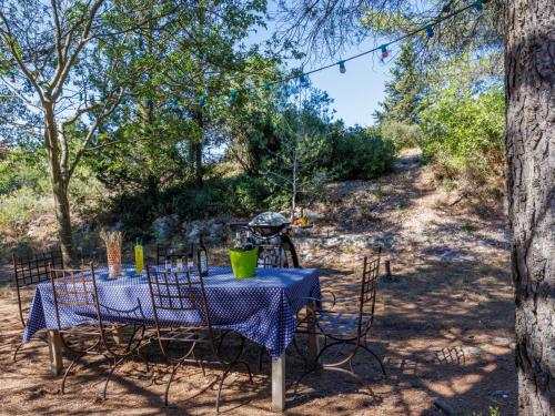 Holiday Home Les Garrigues d'Ozilhan - SHZ100 by Interhome