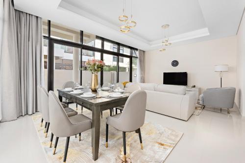 StoneTree - The Modern Family Friendly Villa, Dubaj