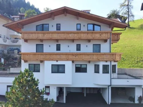 Apartment Rosina by Interhome in Hainzenberg, Österreich