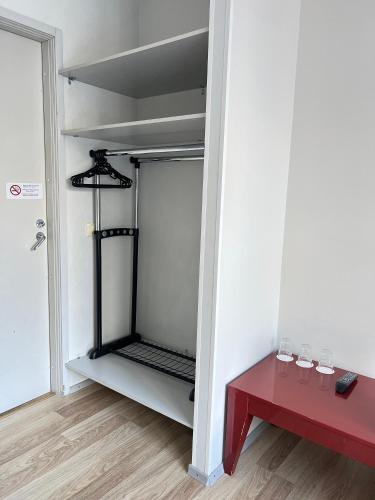 3 twin beds