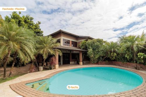 Casa no Porto da Dunas com Piscina