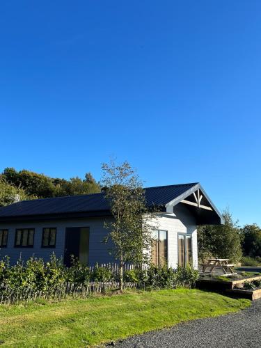 Spacious 3-Bedroom Chalet on Country Estate near Glasgow - sleeps 6, Glasgow