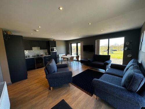 Countryside Chalet near Glasgow, Glasgow (photo 9)