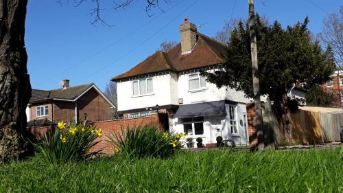 B&B Maidenhead - OYO Wilson Lodge - Bed and Breakfast Maidenhead